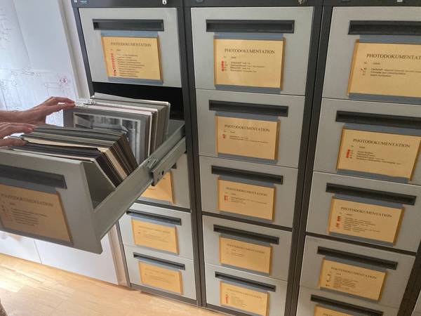 Quelle: EAF, ID 139 Münsterbauverein, Blick in die Fotosammlung